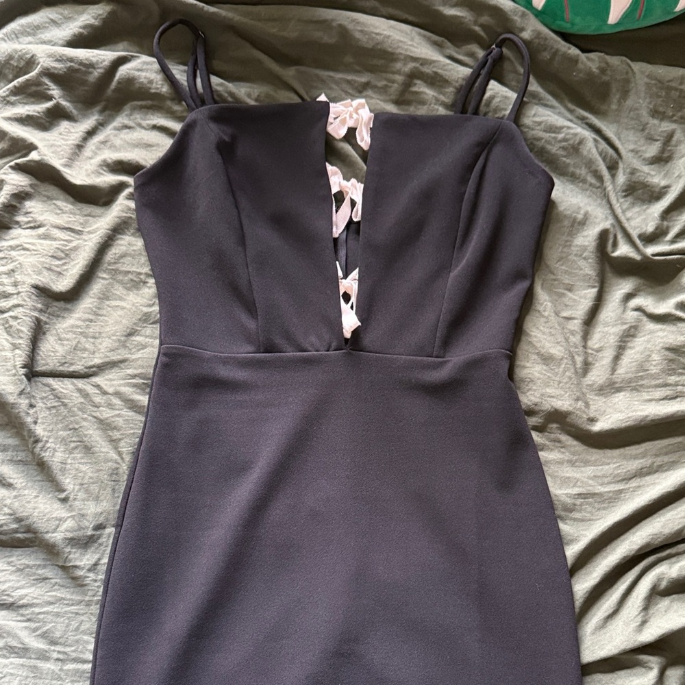 Elegant Black Sleeveless Dress